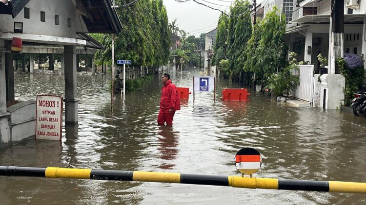 Perumahan Di Bekasi Terendam Banjir Saat Jakarta Raya Diguyur Hujan